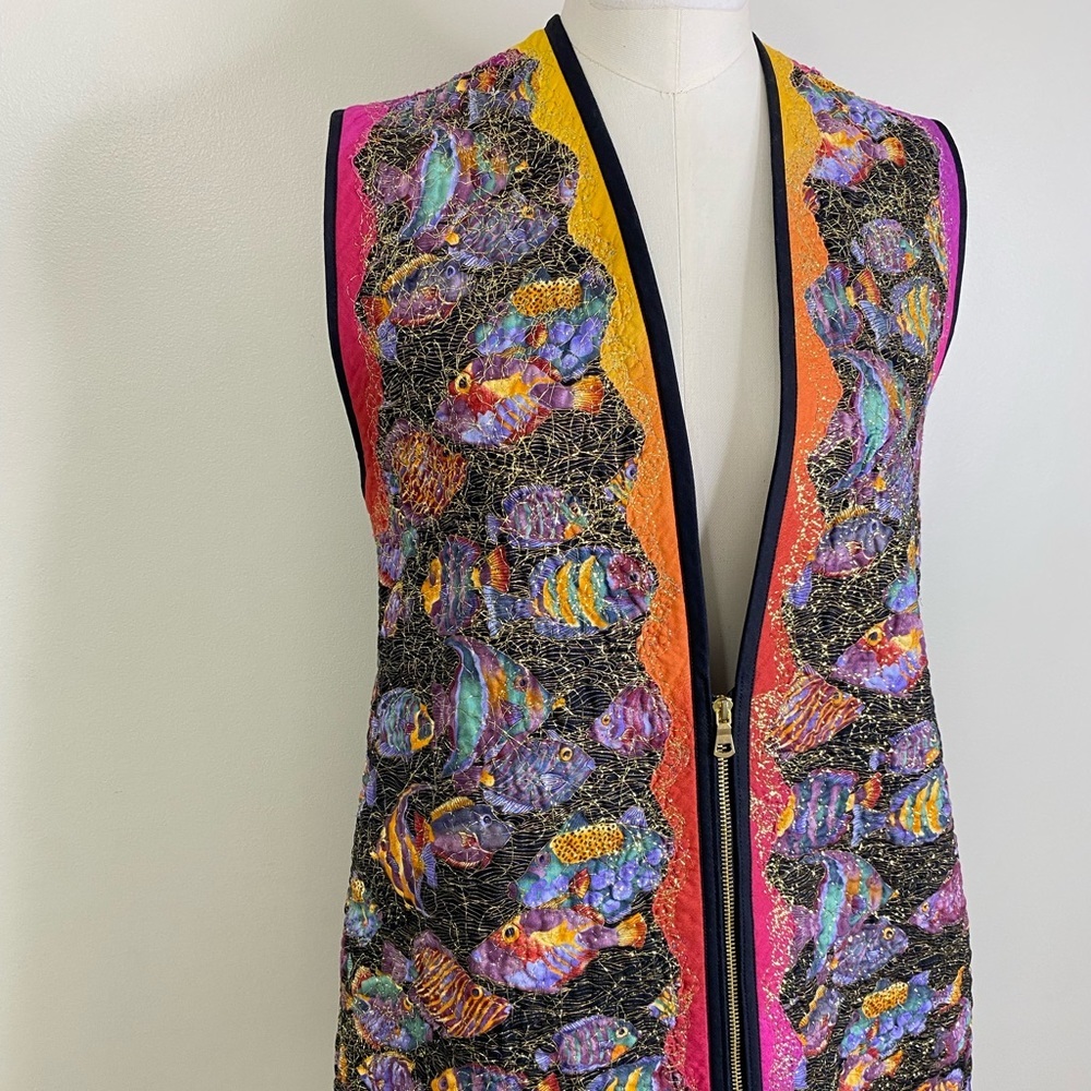 LUXURIOUS QUILTED FISH DRESS VEST WITH GOLD METALLIC EMBROIDERED THREADS🐠 - Picture 12 of 14
